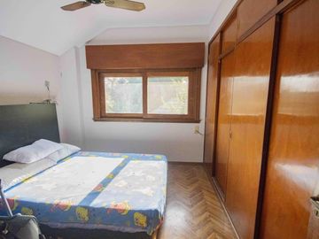 Casa de 5 ambientes   dependencia de servicio en venta, en San Isidro.