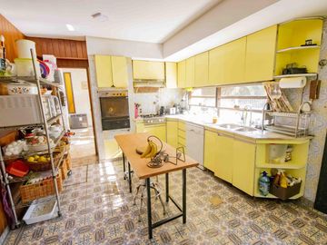 Casa de 5 ambientes   dependencia de servicio en venta, en San Isidro.