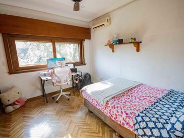 Casa de 5 ambientes   dependencia de servicio en venta, en San Isidro.