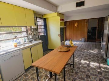 Casa de 5 ambientes   dependencia de servicio en venta, en San Isidro.