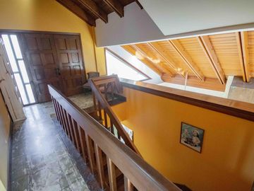 Casa de 5 ambientes   dependencia de servicio en venta, en San Isidro.