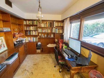 Casa de 5 ambientes   dependencia de servicio en venta, en San Isidro.