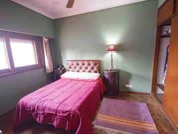 Casa de 5 ambientes   dependencia de servicio en venta, en San Isidro.