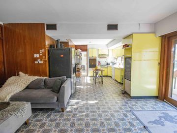 Casa de 5 ambientes   dependencia de servicio en venta, en San Isidro.