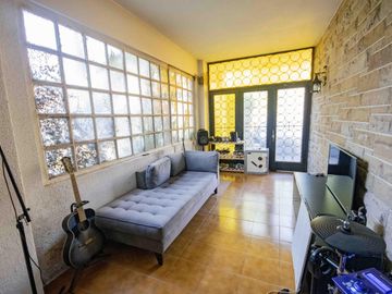 Casa de 5 ambientes   dependencia de servicio en venta, en San Isidro.