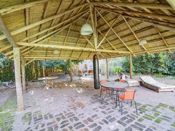 Casa de 5 ambientes   dependencia de servicio en venta, en San Isidro.