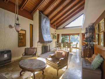 Casa de 5 ambientes   dependencia de servicio en venta, en San Isidro.
