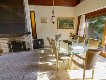 Casa de 5 ambientes   dependencia de servicio en venta, en San Isidro.