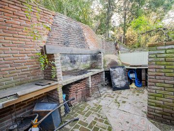 Casa de 5 ambientes   dependencia de servicio en venta, en San Isidro.