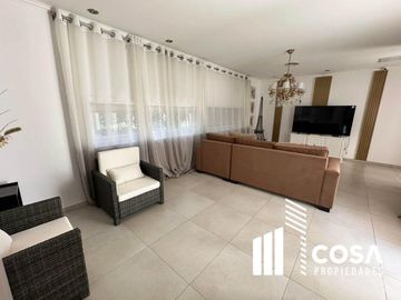 Casa en venta 5 dormitorios Funes Hills Cadaques Funes Santa Fe jardín con pileta