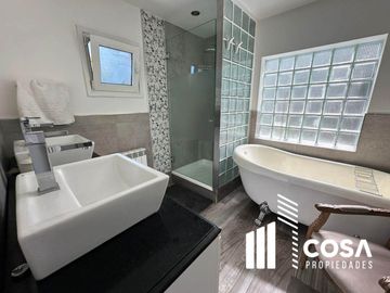 Casa en venta 5 dormitorios Funes Hills Cadaques Funes Santa Fe jardín con pileta