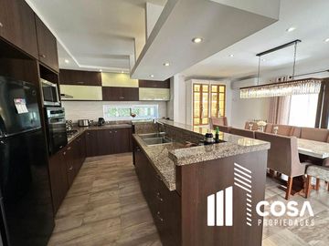 Venta de casa 5 dormitorios Cadaqués Funes Hills