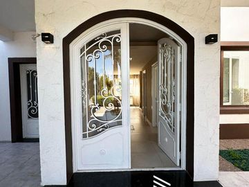 Venta de casa 5 dormitorios Cadaqués Funes Hills