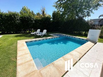 Casa en venta 5 dormitorios Funes Hills Cadaques Funes Santa Fe jardín con pileta