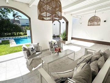 Venta de casa 5 dormitorios Cadaqués Funes Hills