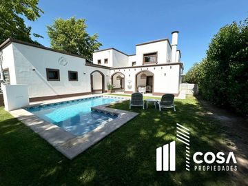 Casa en venta 5 dormitorios Funes Hills Cadaques Funes Santa Fe jardín con pileta