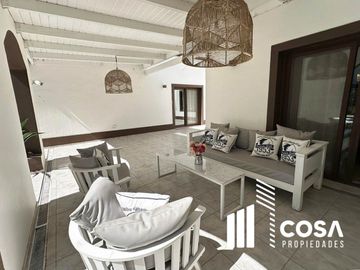 Venta de casa 5 dormitorios Cadaqués Funes Hills