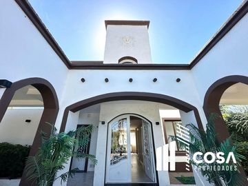 Casa en venta 5 dormitorios Funes Hills Cadaques Funes Santa Fe jardín con pileta