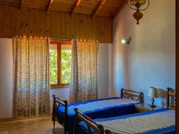 Chalet Familiar con Amplio Jardín en Colinas de Peralta Ramos