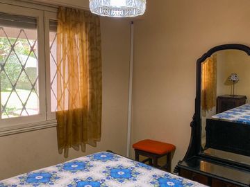 Chalet Familiar con Amplio Jardín en Colinas de Peralta Ramos