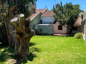 Chalet Familiar con Amplio Jardín en Colinas de Peralta Ramos