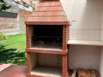 Chalet Familiar con Amplio Jardín en Colinas de Peralta Ramos