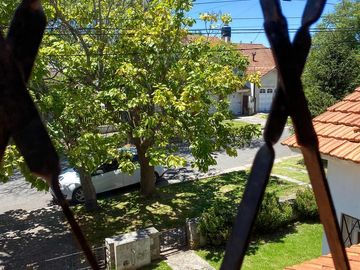 Chalet Familiar con Amplio Jardín en Colinas de Peralta Ramos