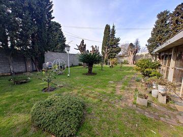 Casaquinta en  venta sobre dos parcelas en G. Catan