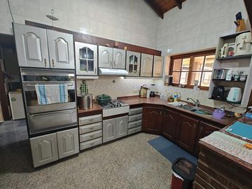 Casaquinta en  venta sobre dos parcelas en G. Catan