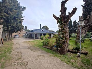 Casaquinta en  venta sobre dos parcelas en G. Catan