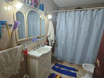 Casaquinta en  venta sobre dos parcelas en G. Catan