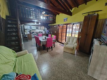Casaquinta en  venta sobre dos parcelas en G. Catan