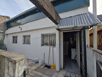 Casaquinta en  venta sobre dos parcelas en G. Catan