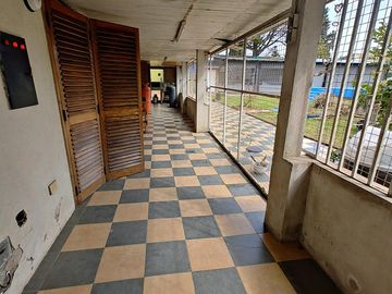 Casaquinta en  venta sobre dos parcelas en G. Catan