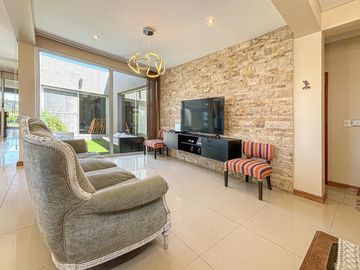 Casa de 3 dormitorios en una planta, con pileta y quincho en San Sebastian