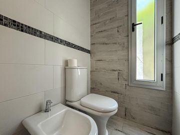 Casa de 3 dormitorios en una planta, con pileta y quincho en San Sebastian