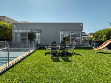Casa de 3 dormitorios en una planta, con pileta y quincho en San Sebastian