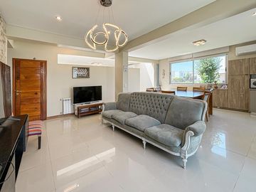 Casa de 3 dormitorios en una planta, con pileta y quincho en San Sebastian