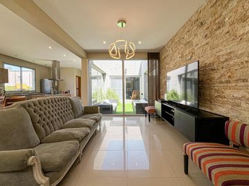 Casa de 3 dormitorios en una planta, con pileta y quincho en San Sebastian