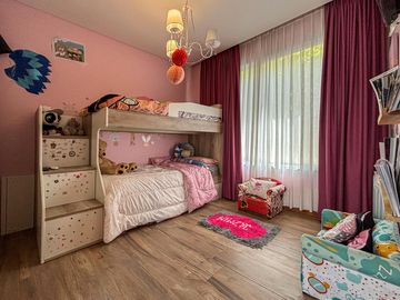 Casa de 3 dormitorios en una planta, con pileta y quincho en San Sebastian