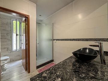 Casa de 3 dormitorios en una planta, con pileta y quincho en San Sebastian