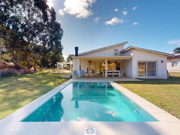 Casa en Venta - Barrio Ecuestre Lote 238 de Costa Esmeralda - Cul de sac