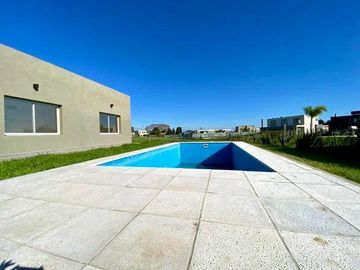 VENTA CASA EN SAN SEBASTIAN AREA 2 - 4 AMBIENTES