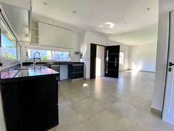 VENTA CASA EN SAN SEBASTIAN AREA 2 - 4 AMBIENTES