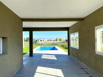 VENTA CASA EN SAN SEBASTIAN AREA 2 - 4 AMBIENTES