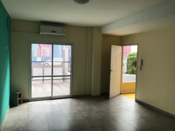 VENTA Depto planta baja 2 ambientes patio, parrillas, piscina y cochera