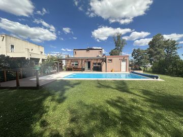 Hermosa Propiedad en el Barrio El Ensueño