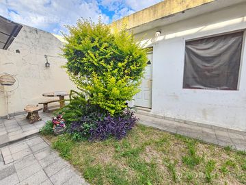 Venta Casa 6 ambientes con patio, quincho y cochera - Villa Ballester