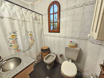 Venta Casa 6 ambientes con patio, quincho y cochera - Villa Ballester