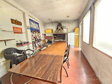 Venta Casa 6 ambientes con patio, quincho y cochera - Villa Ballester